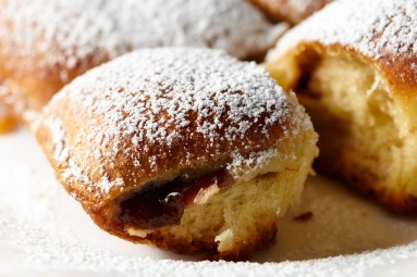 Buchteln mit Vanillesauce