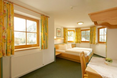 Großes, gemütliches Zimmer